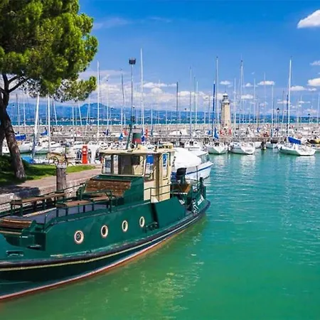 Nuovissimo A Desenzano 아파트