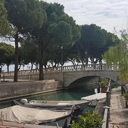 Nuovissimo A Desenzano 아파트